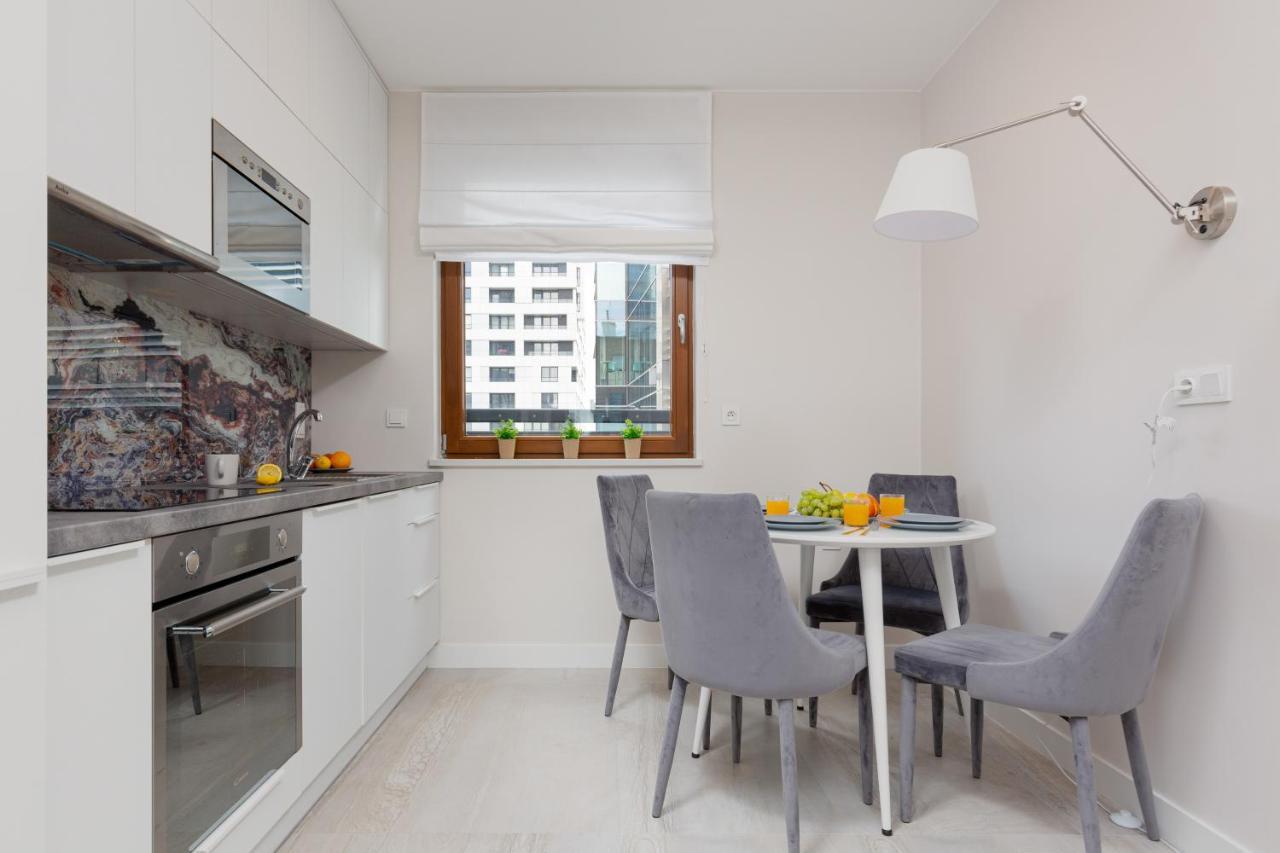 City Center Apartments Grzybowska With Parking By Noclegi Renters Varsóvia Exterior foto